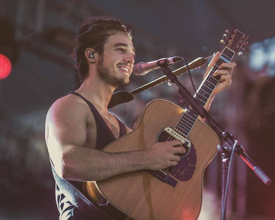 Tiago Iorc anuncia live e lançamento de música inédita