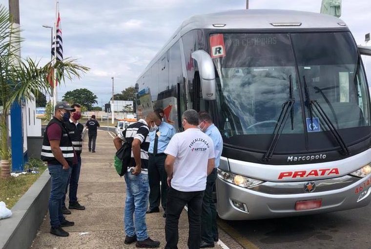 Artesp fiscaliza e autua ônibus em Marília e região