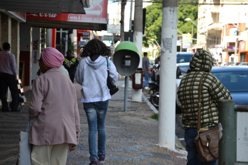 Chuva e massa de ar polar derrubam temperaturas em Marília