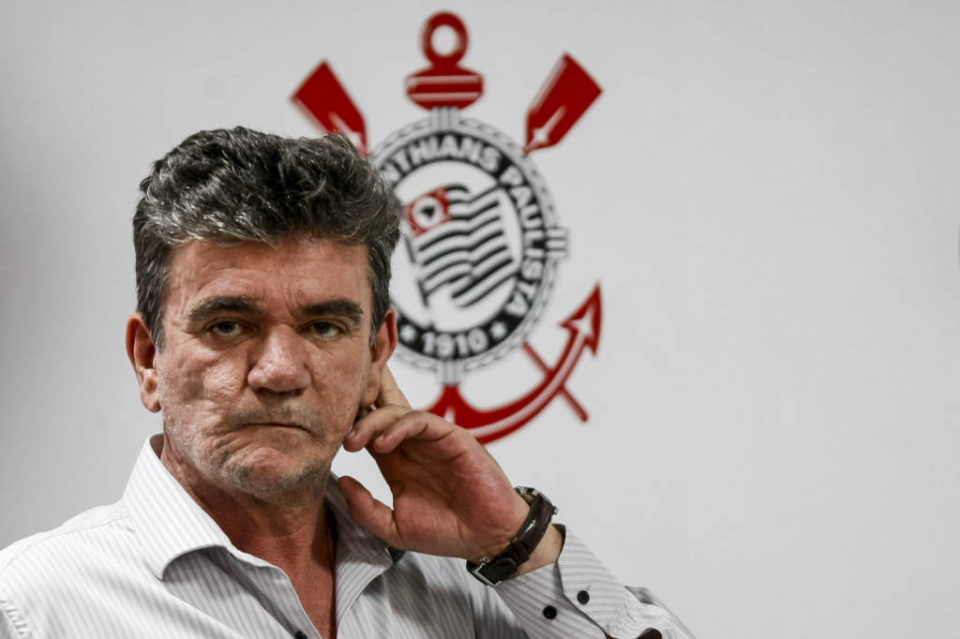 Corinthians avisa que não jogará mais à noite e aos domingos