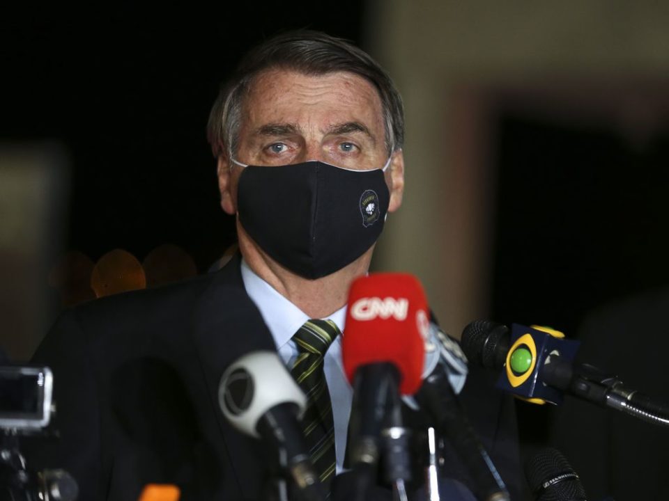 Bolsonaro recebe ‘currículos’ para Ministério da Saúde