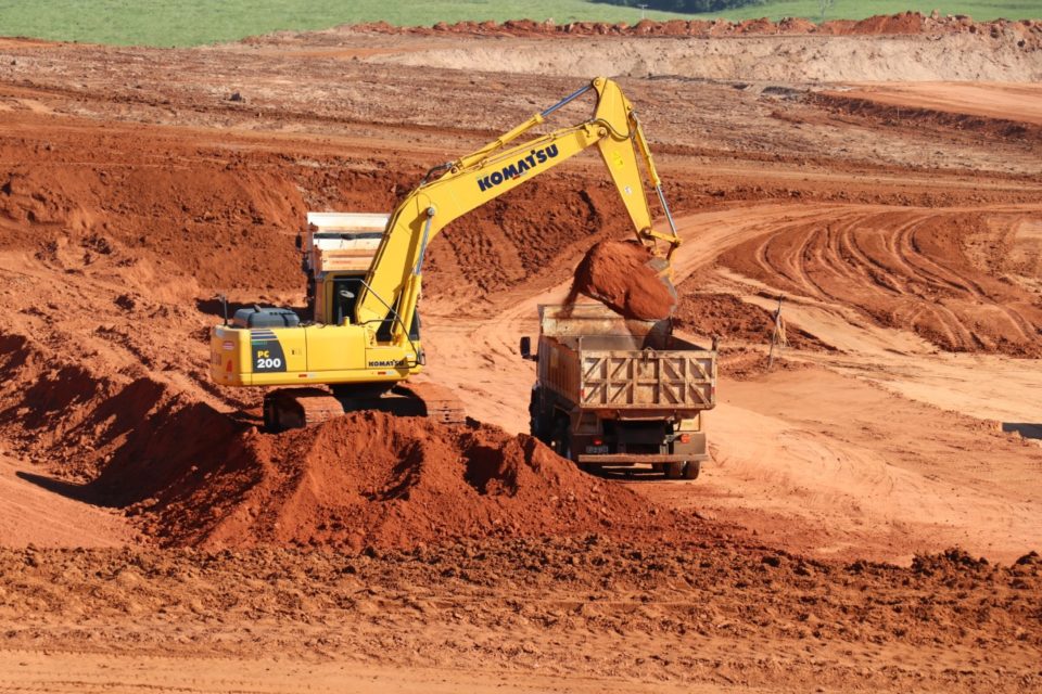 Prefeitura combate furto de terra e exploração ilegal em Marília