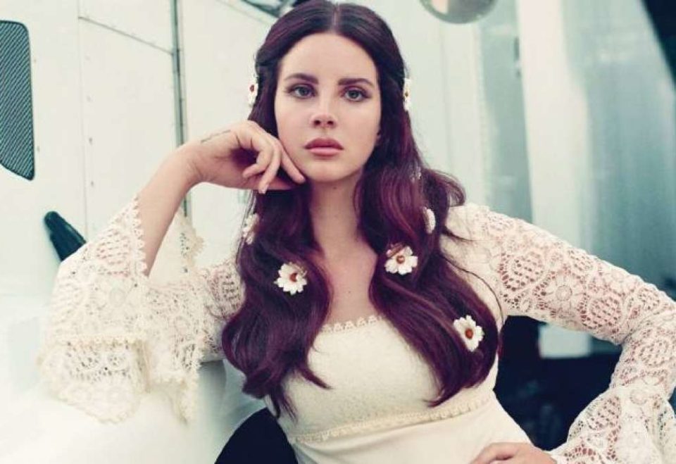 Lana Del Rey anuncia novo álbum e desabafa sobre polêmicas