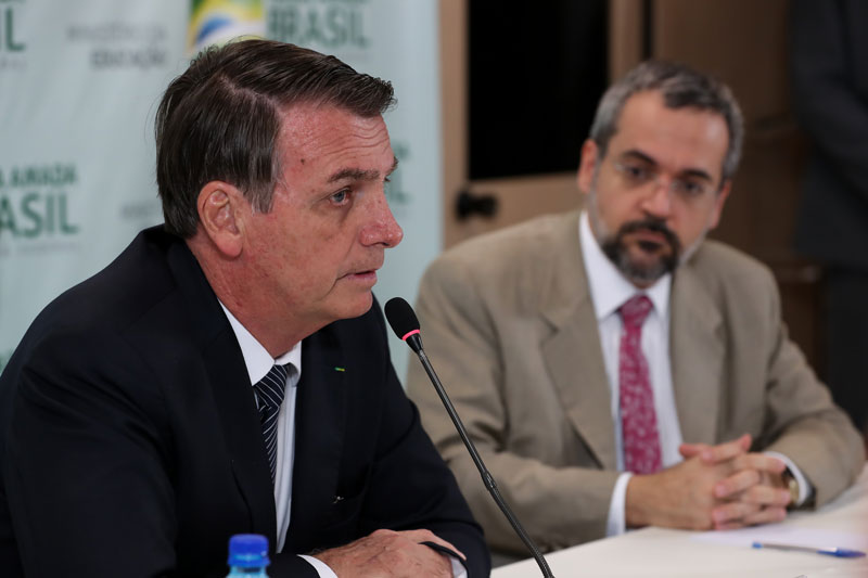 Bolsonaro sobre Enem: “Pode atrasar, mas  deve ser aplicado ainda este ano”