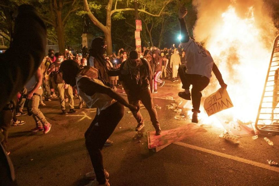 Protestos contra violência policial e racismo abala EUA