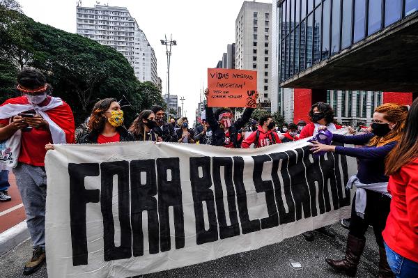 Protesto na Avenida Paulista pede ‘Fora Bolsonaro’