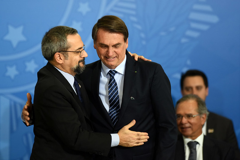 Bolsonaro vê ‘problema’ e avalia demitir Weintraub