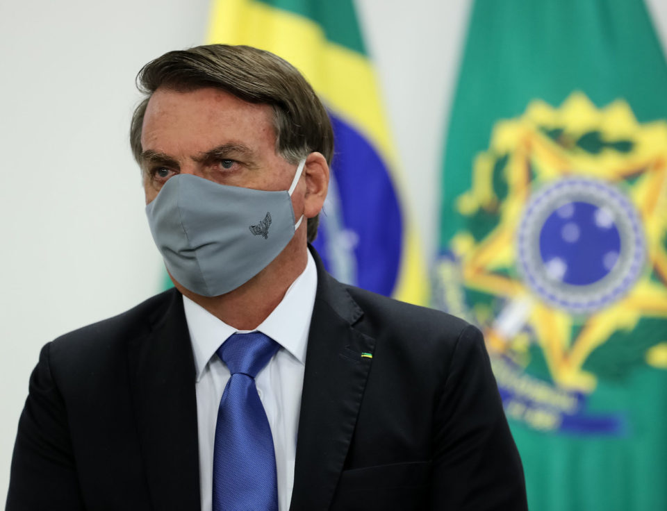Bolsonaro estuda auxílios de R$ 500, R$ 400 e R$ 300