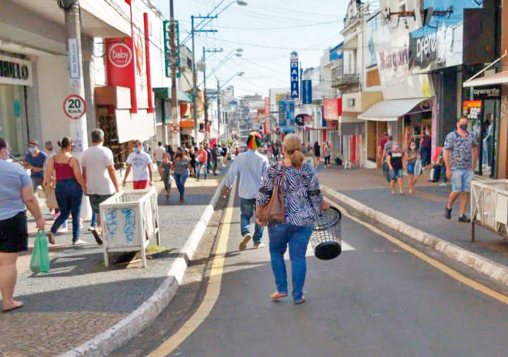 Circulação de veículos em trecho da rua São Luiz é suspensa