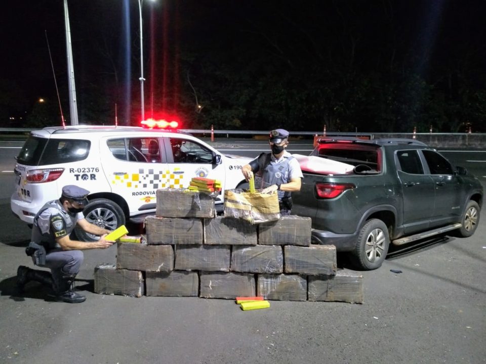 TOR apreende 281 kg de maconha na SP-333 em Marília