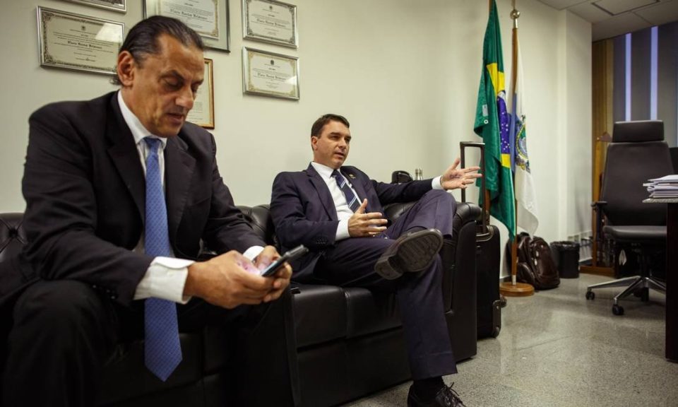 Frederick Wassef deixa defesa de Flávio Bolsonaro no caso Queiroz