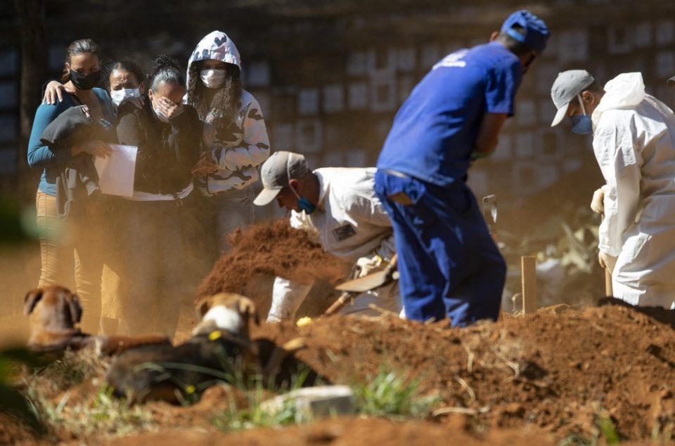 São Paulo tem 111 mil casos e 7.667 mortes por coronavírus