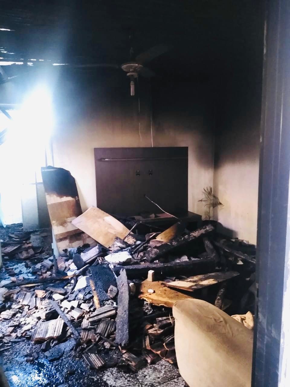 Bebê de oito meses morre após casa pegar fogo na região