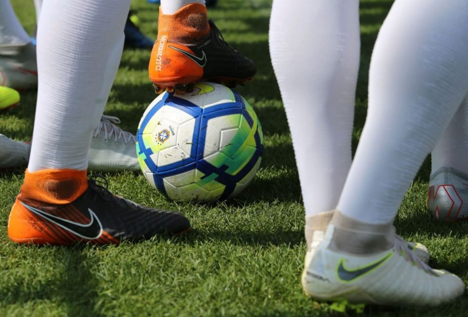 Clubes brasileiros corre risco de perder jogadores de graça