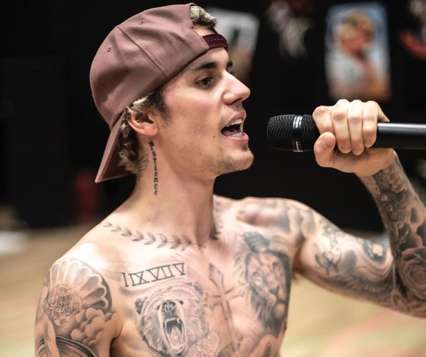 Acusado de estupro, Justin Bieber nega as acusações