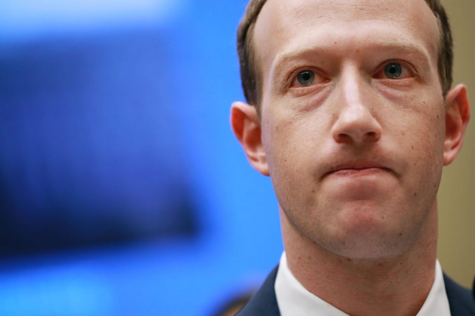 Funcionários criticam postura de Zuckerberg sobre EUA
