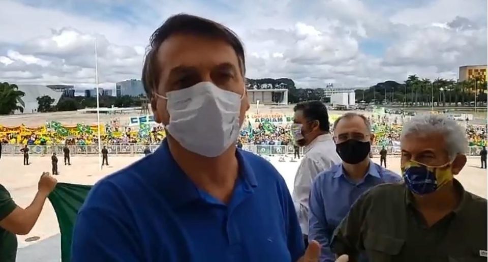 Bolsonaro: ‘Protestos são o grande problema’ e ‘há doutrinação’