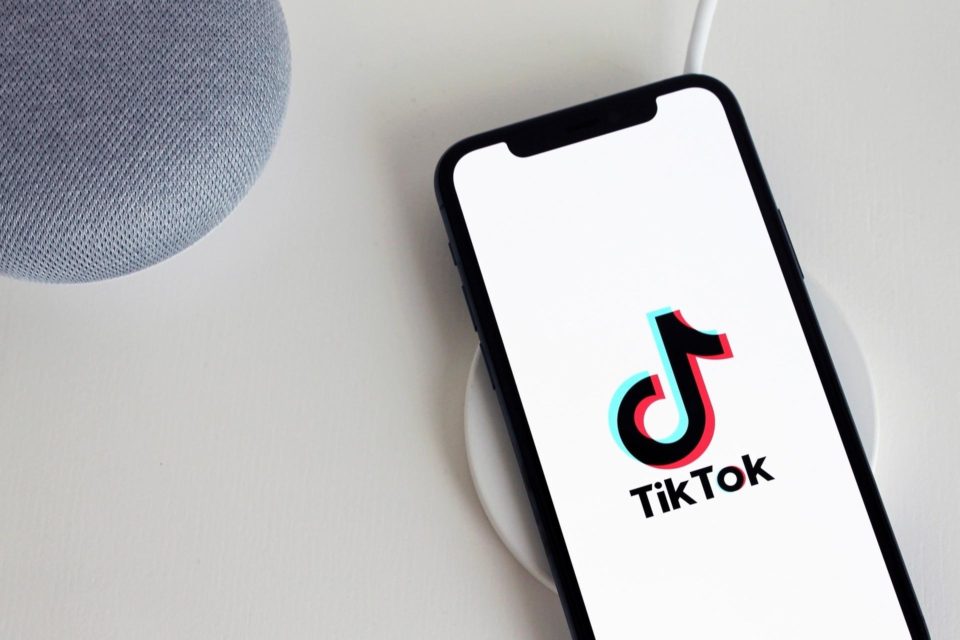 TikTok vai investir em vídeos de educação