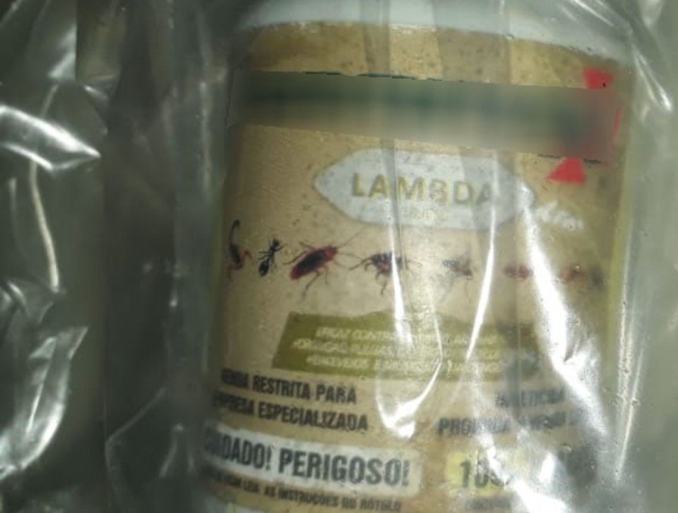 Homem é preso após colocar veneno de barata em máscara