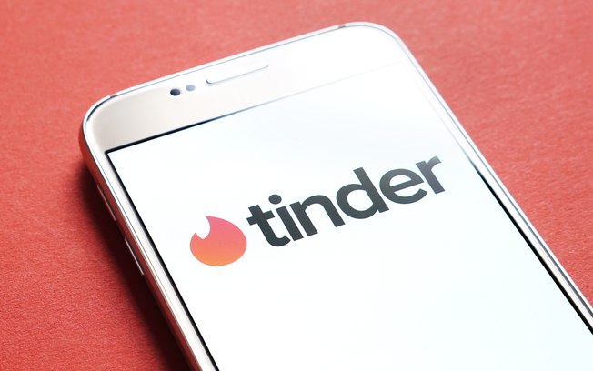 Tinder é acusado de transfobia após deletar perfil de trans