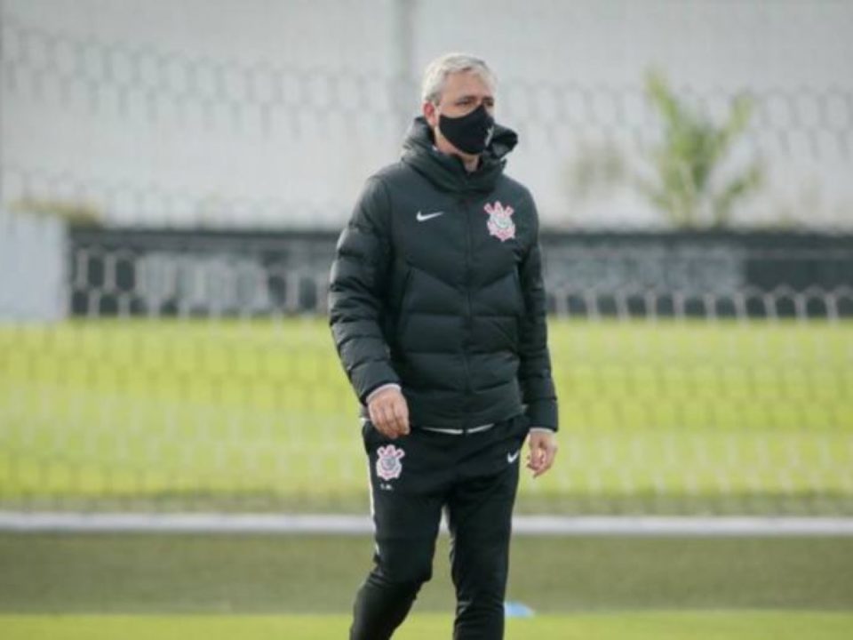 Tiago Nunes aprimora saída de bola do Corinthians