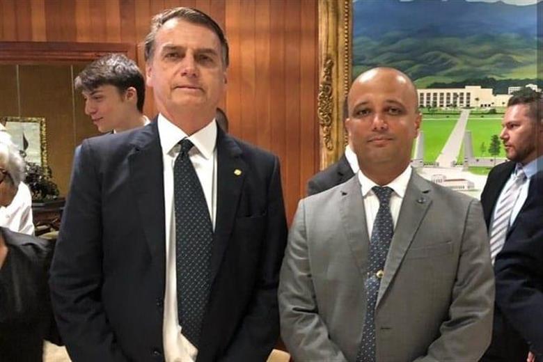 Bolsonaro sonda Major Vitor Hugo para Ministério da Educação