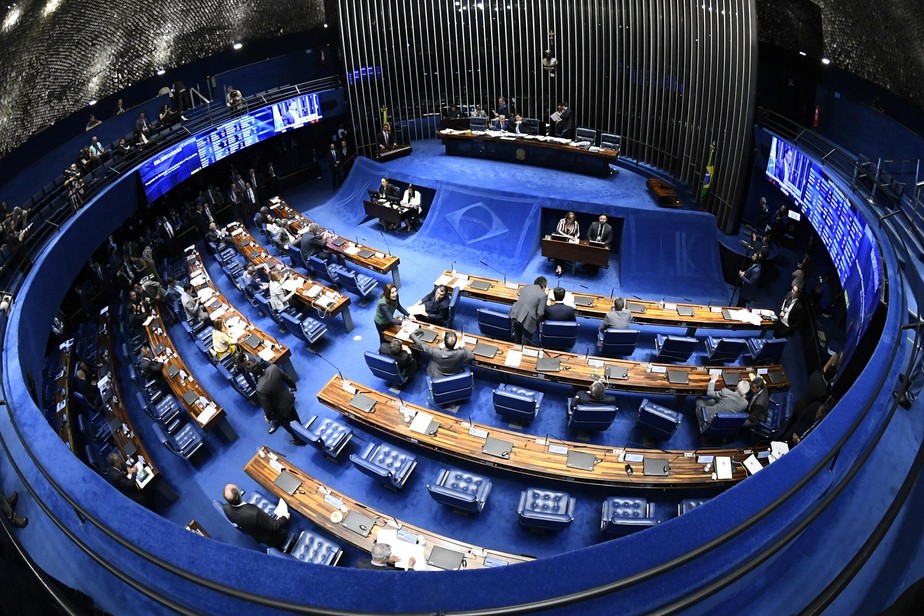 Senado vai realizar sessão presencial em agosto