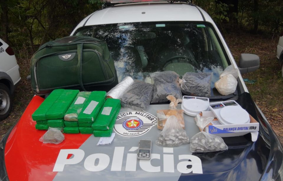 Homem é preso com drogas em matagal de Garça