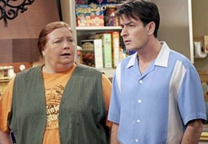 Atriz de ‘Two and a Half Men’ está internada após ataque cardíaco