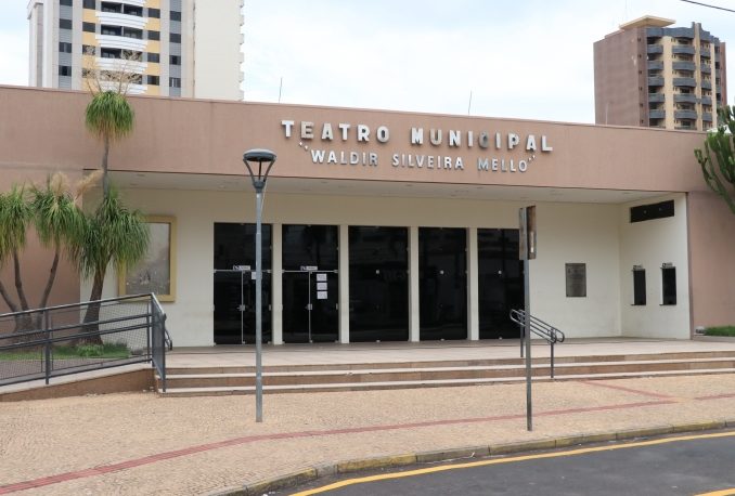 Prefeitura nega que aumento de multa por mau uso do teatro seja para fins de censura