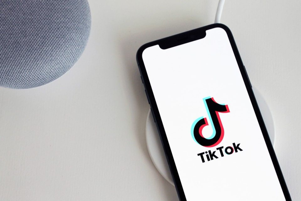 EUA estuda banir uso do TikTok e de outros aplicativos