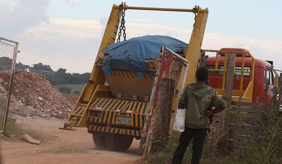 Sentença sobre descarte de entulho em Marília não é cumprida