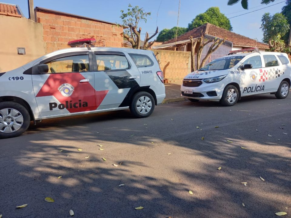 Homem mata esposa enforcada e tenta suicídio na região