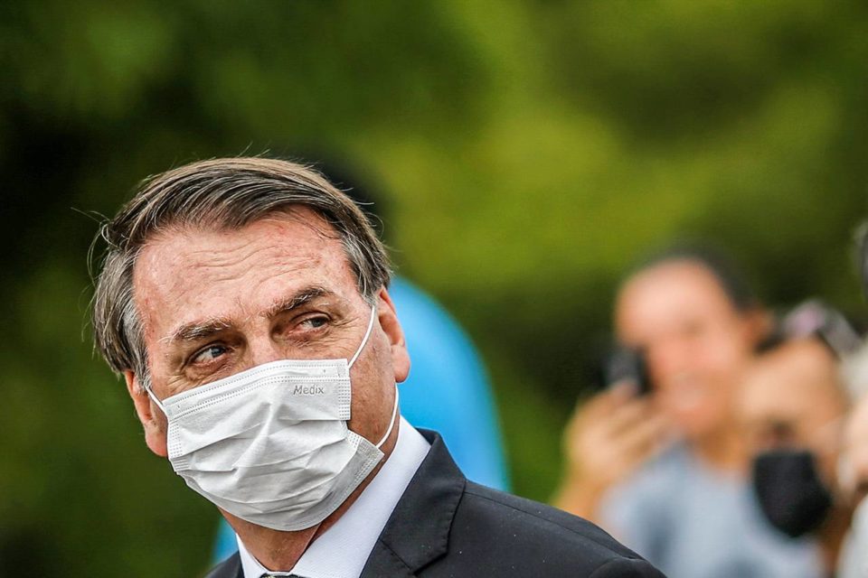 Bolsonaro é denunciado em Haia por genocídio