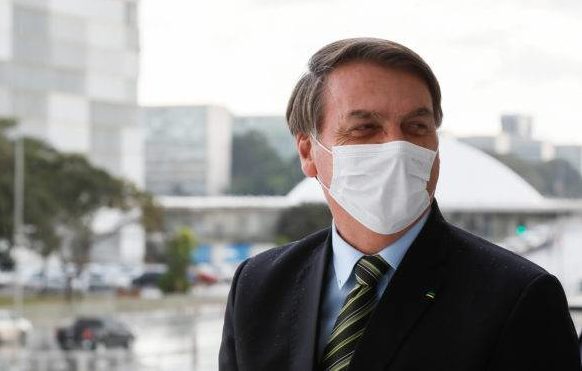 Bolsonaro veta auxílio em dobro para pais solteiros