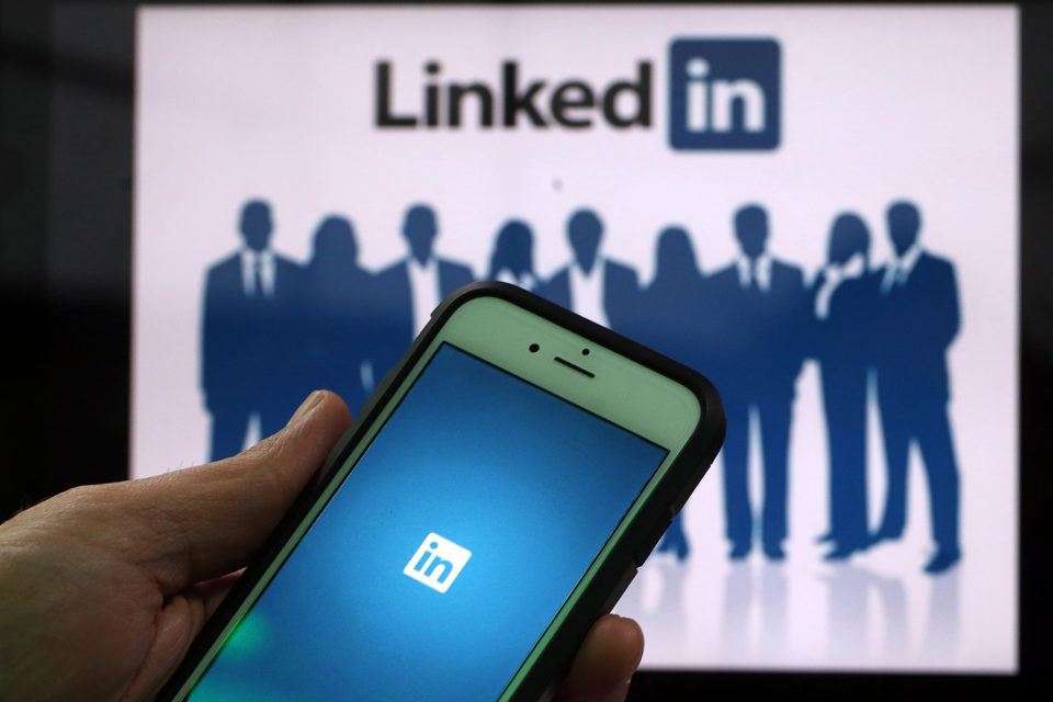 Com crise, LinkedIn amplia caráter social e ganha força