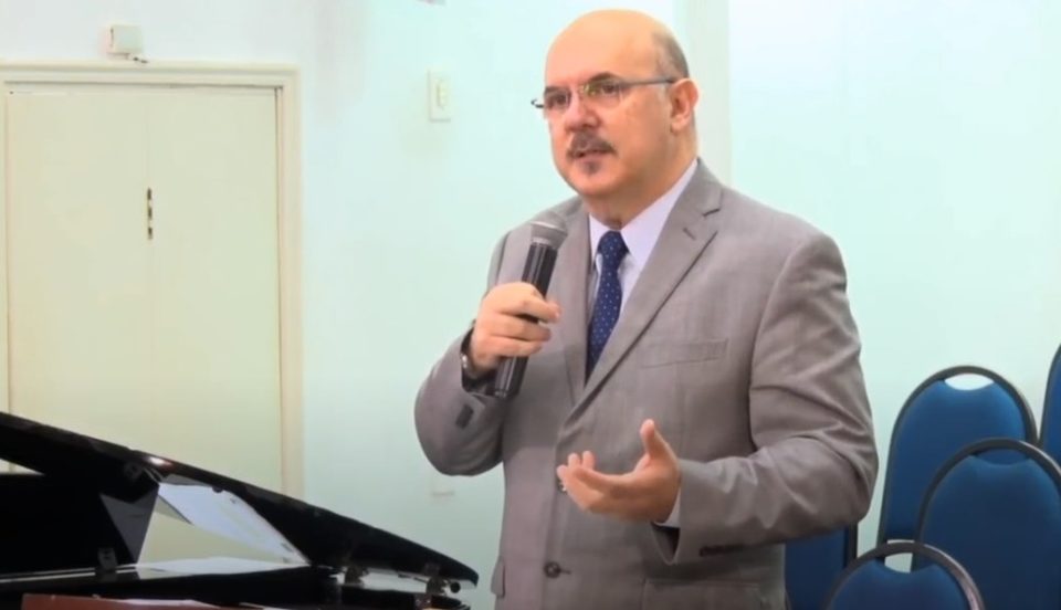 Novo ministro já defendeu educar crianças ‘com dor’