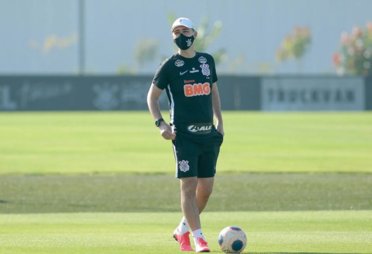 Tiago Nunes confirma a reestreia de Jô no Corinthians