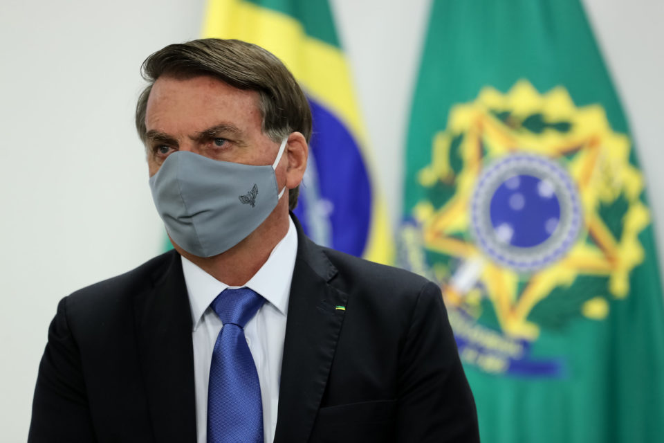 Bolsonaro sanciona lei de cancelamento de eventos e viagens