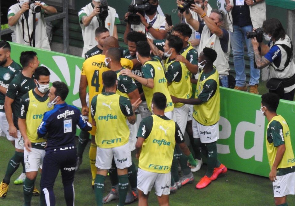 Palmeiras vence Corinthians e leva Paulista após 12 anos