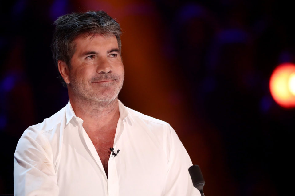 Simon Cowell sofre acidente e fratura a coluna