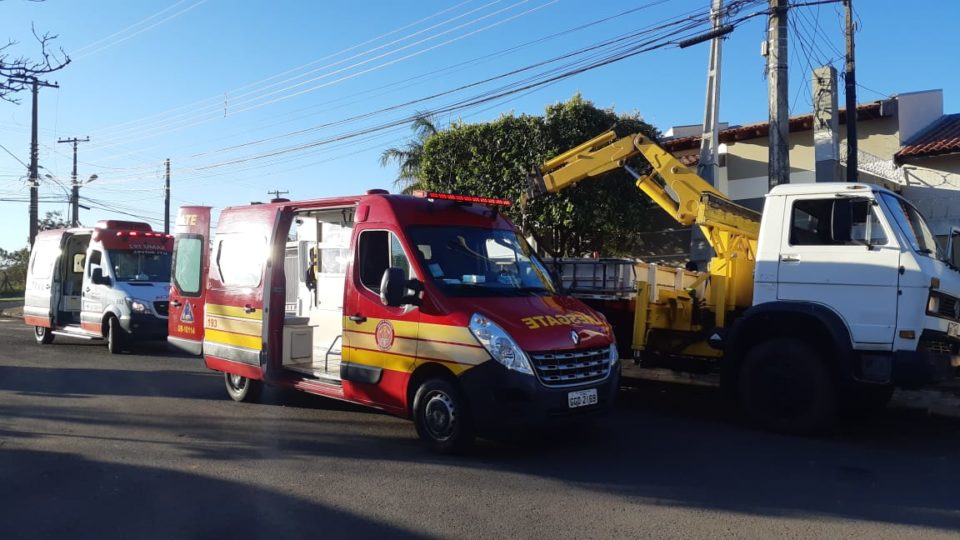 Homem fica ferido após acidente com energia elétrica