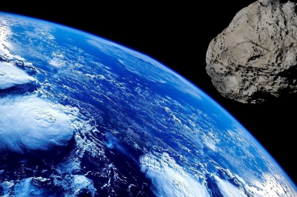 Asteroide do tamanho de um carro passou perto da Terra