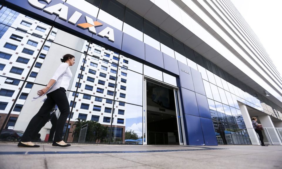 Caixa abre mais de 700 agências neste sábado