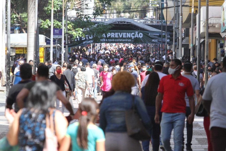 Governo de SP amplia abertura do comércio para 8 horas