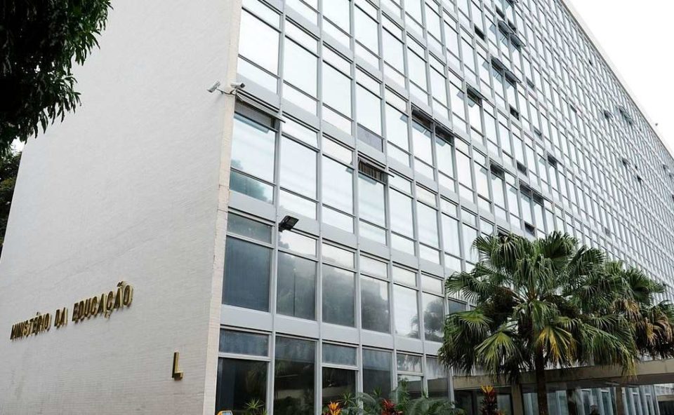 MEC pode ter R$ 4,2 bilhões a menos em 2021