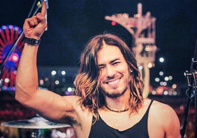 Japinha é desligado do CPM 22 após conversa com menor