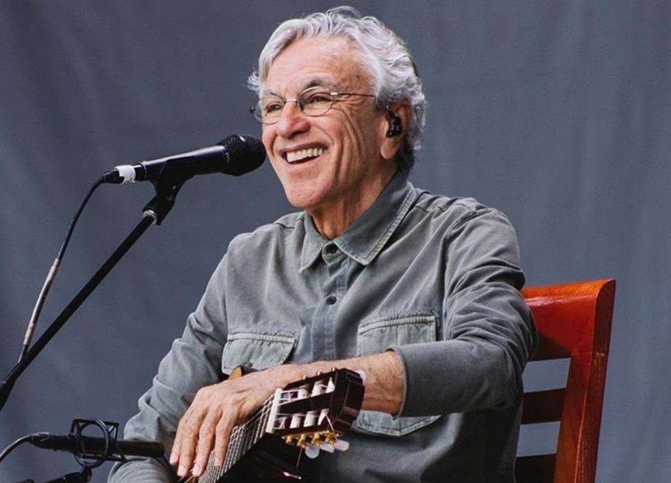 Caetano Veloso faz 78 anos e se rende às lives