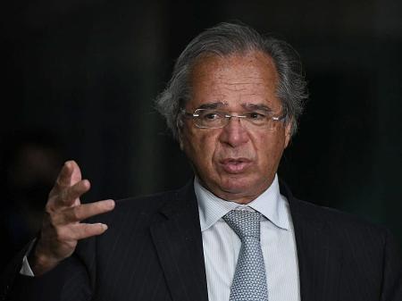 ‘Há um complô contra mim’, brinca Paulo Guedes