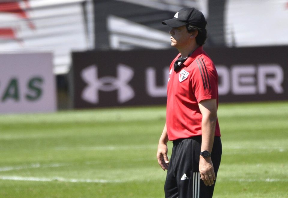 Após vitória, Fernando Diniz vê o São Paulo na briga pelo título